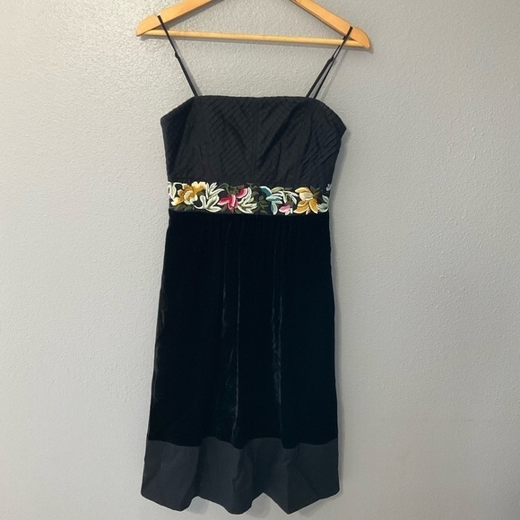 Anthropologie Dresses & Skirts - ANTHROPOLOGIE x FLOREAT Enchanted embroidery black velvet Dress size 2 D95